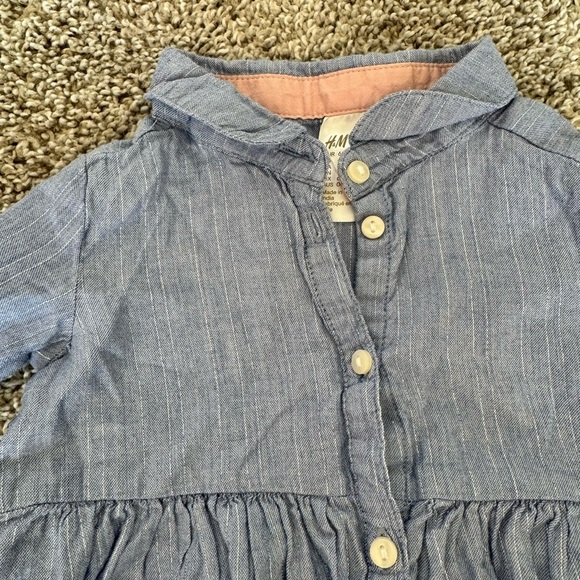 H&M Baby Girl Chambray Button-Up Dress with collar sparkle- Size 3-6 Months - Picture 3 of 7